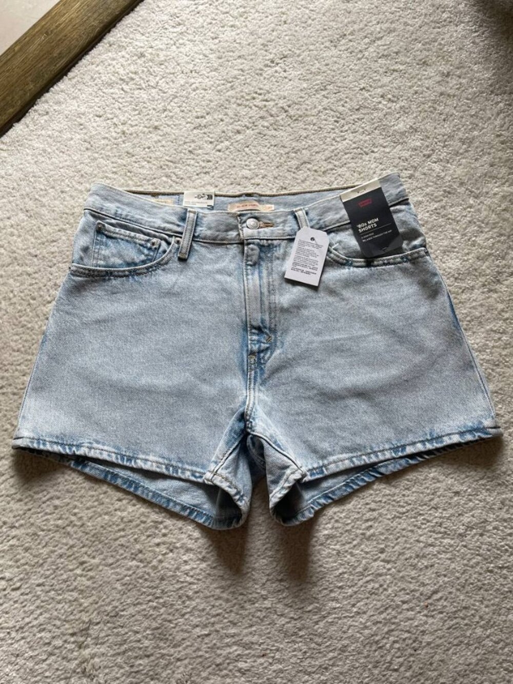 NWT Levi's '80s Mom High Rise Denim Shorts Size 30